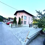 Saraj Bed & Breakfast *