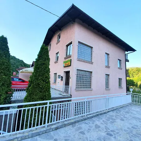 Saraj Bed & Breakfast *